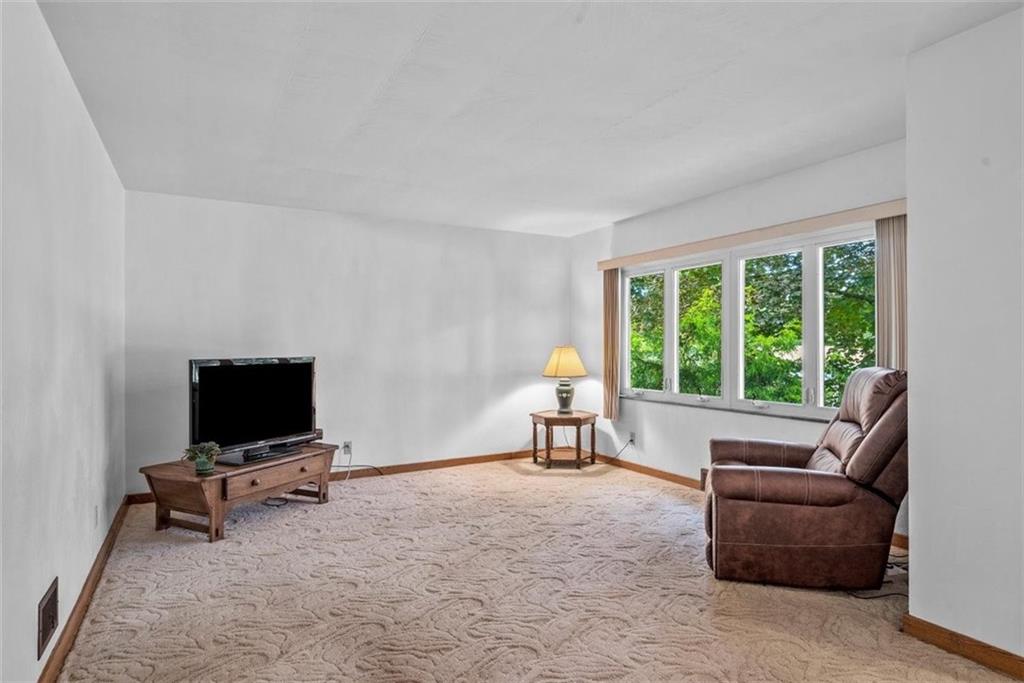 516 Friel Road Baden, PA 15005 - Photo 5 of 37