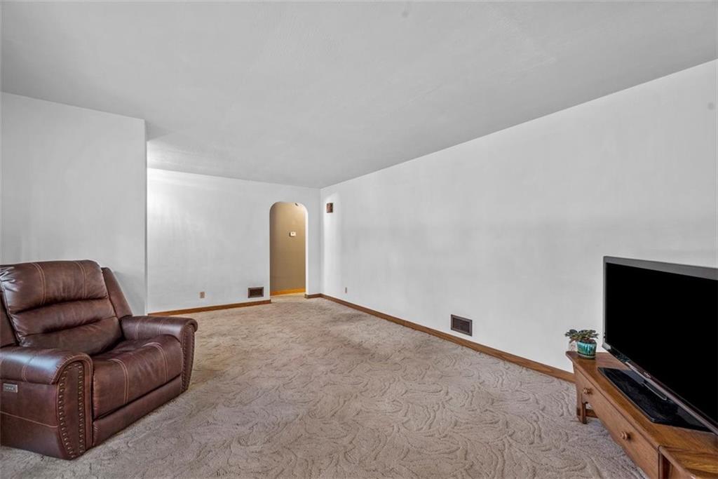 516 Friel Road Baden, PA 15005 - Photo 6 of 37