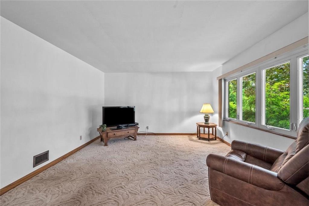 516 Friel Road Baden, PA 15005 - Photo 7 of 37