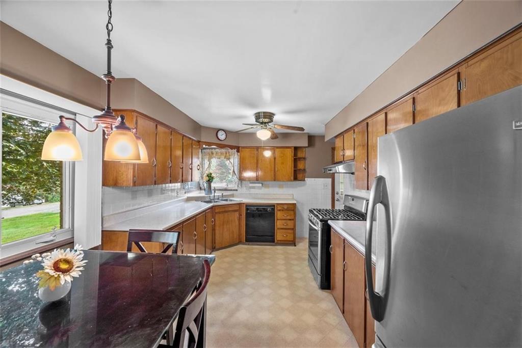 516 Friel Road Baden, PA 15005 - Photo 8 of 37