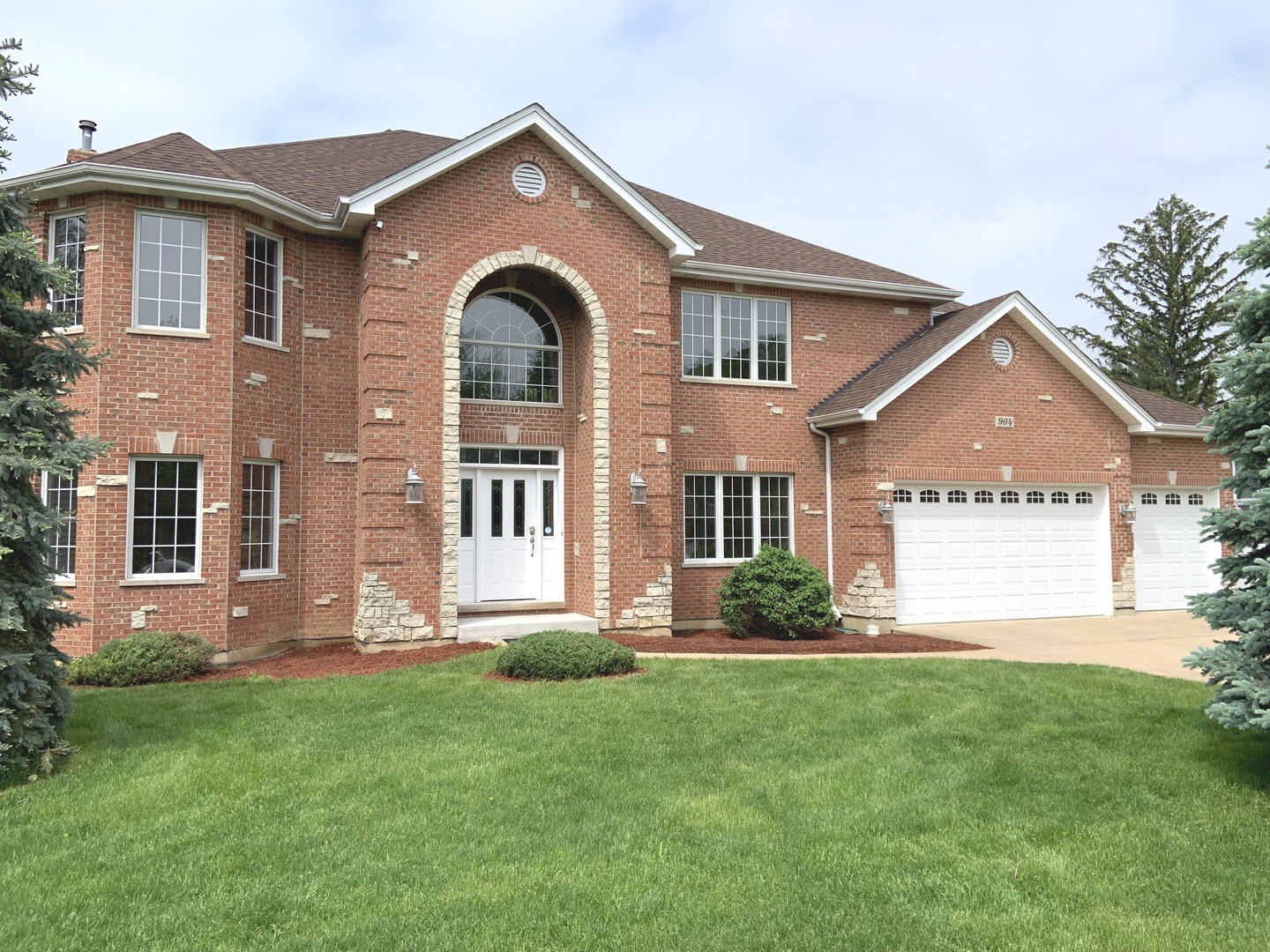904 Cumnor Road Downers Grove, IL 60516 - Photo 1 of 60 Gallery Image 1