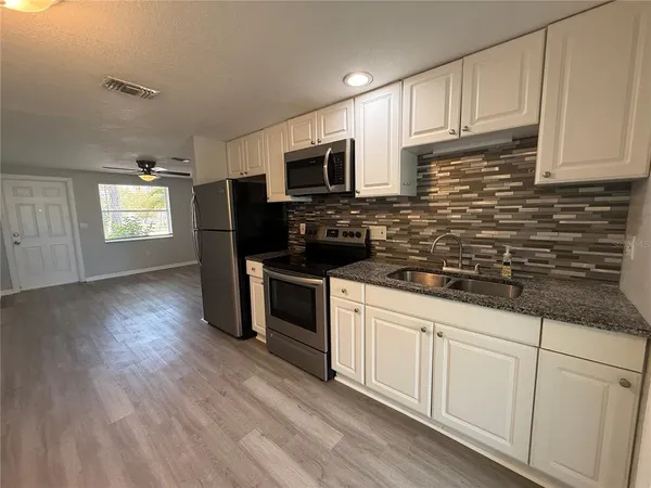 $1,425 | 350 North Elm Street, Unit A, Englewood, FL 34223