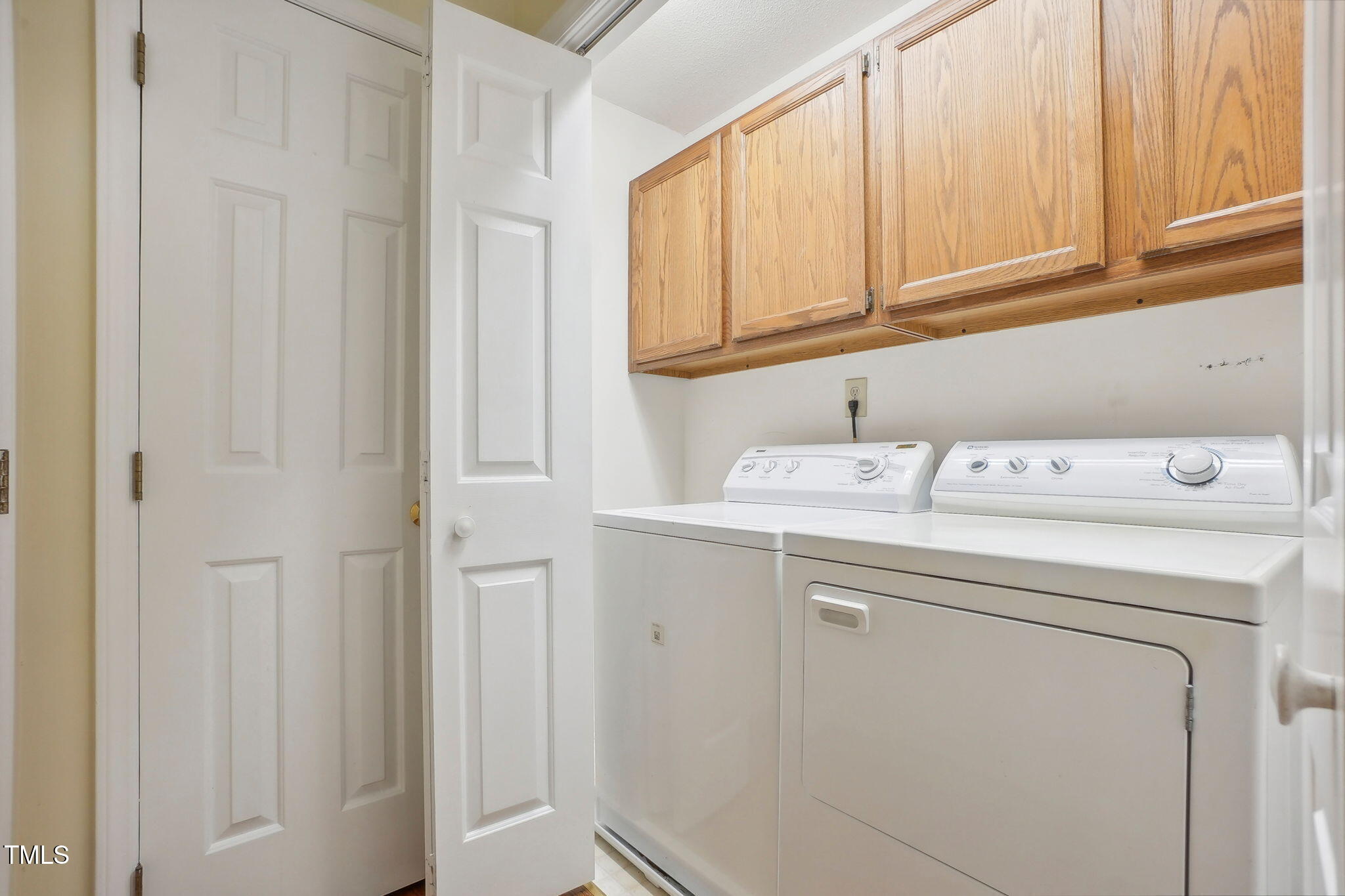 31 Renwick Court Raleigh, NC 27615 - Photo 24 of 32 a utility room with dryer and washer