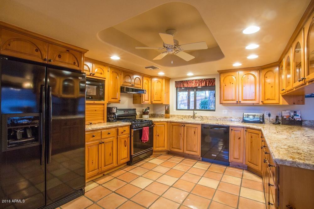 215 Parkwood Road Payson, AZ 85541 - Photo 11 of 51 Kitchen 2