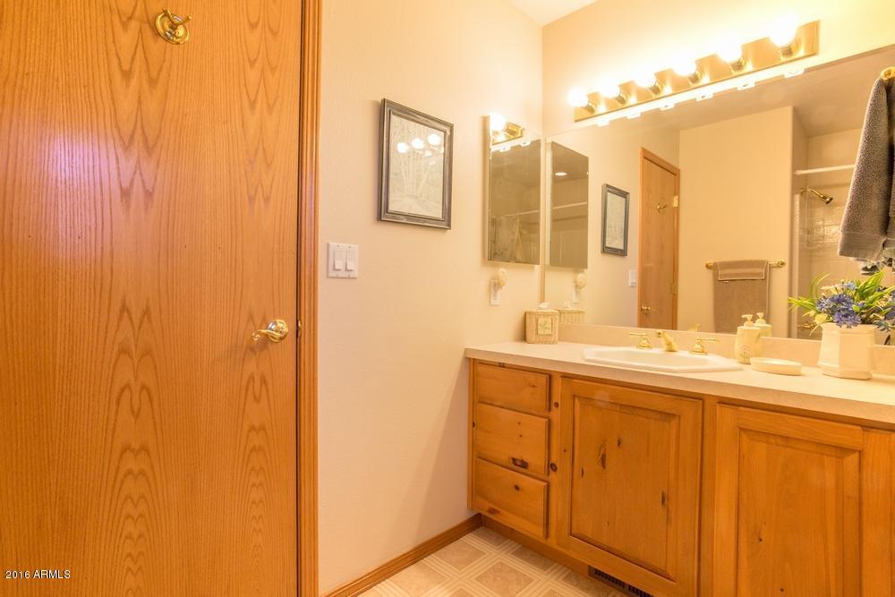 215 Parkwood Road Payson, AZ 85541 - Photo 39 of 51 Full Guest Bathroom 3