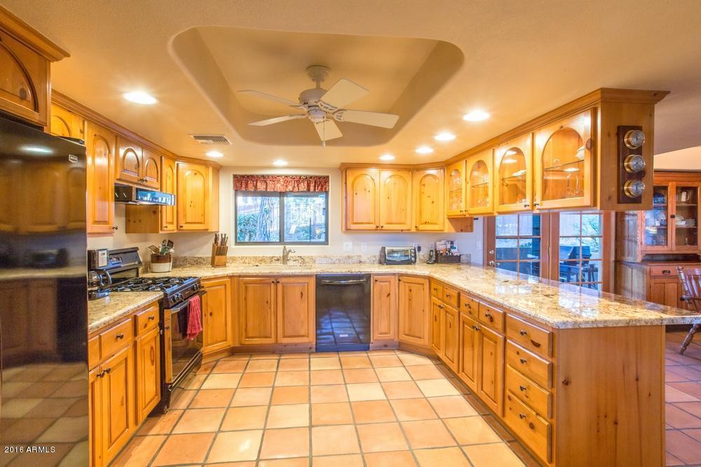 215 Parkwood Road Payson, AZ 85541 - Photo 10 of 51 Kitchen