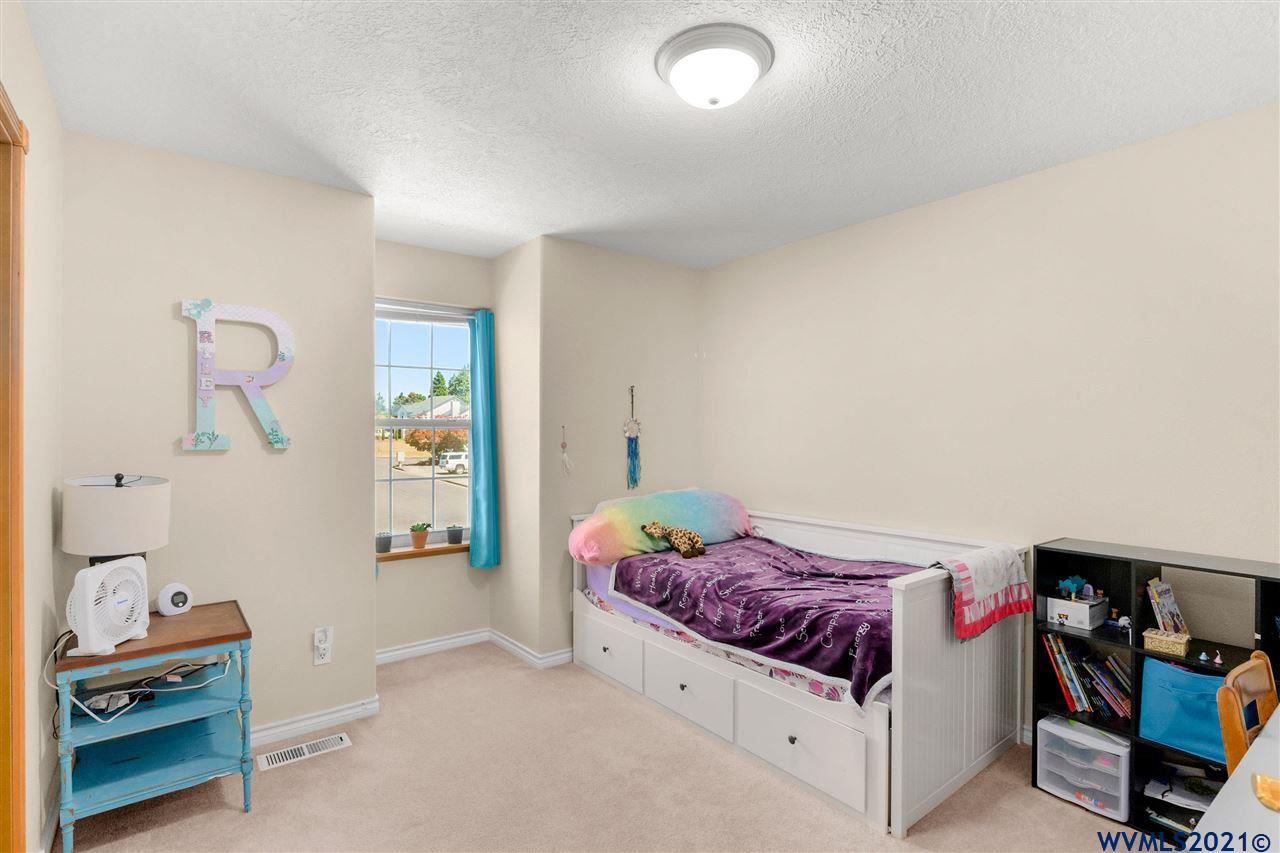 412 Southwest Cascade Meadow Drive Sublimity, OR 97385 - Photo 18 of 29 Gallery Image 18