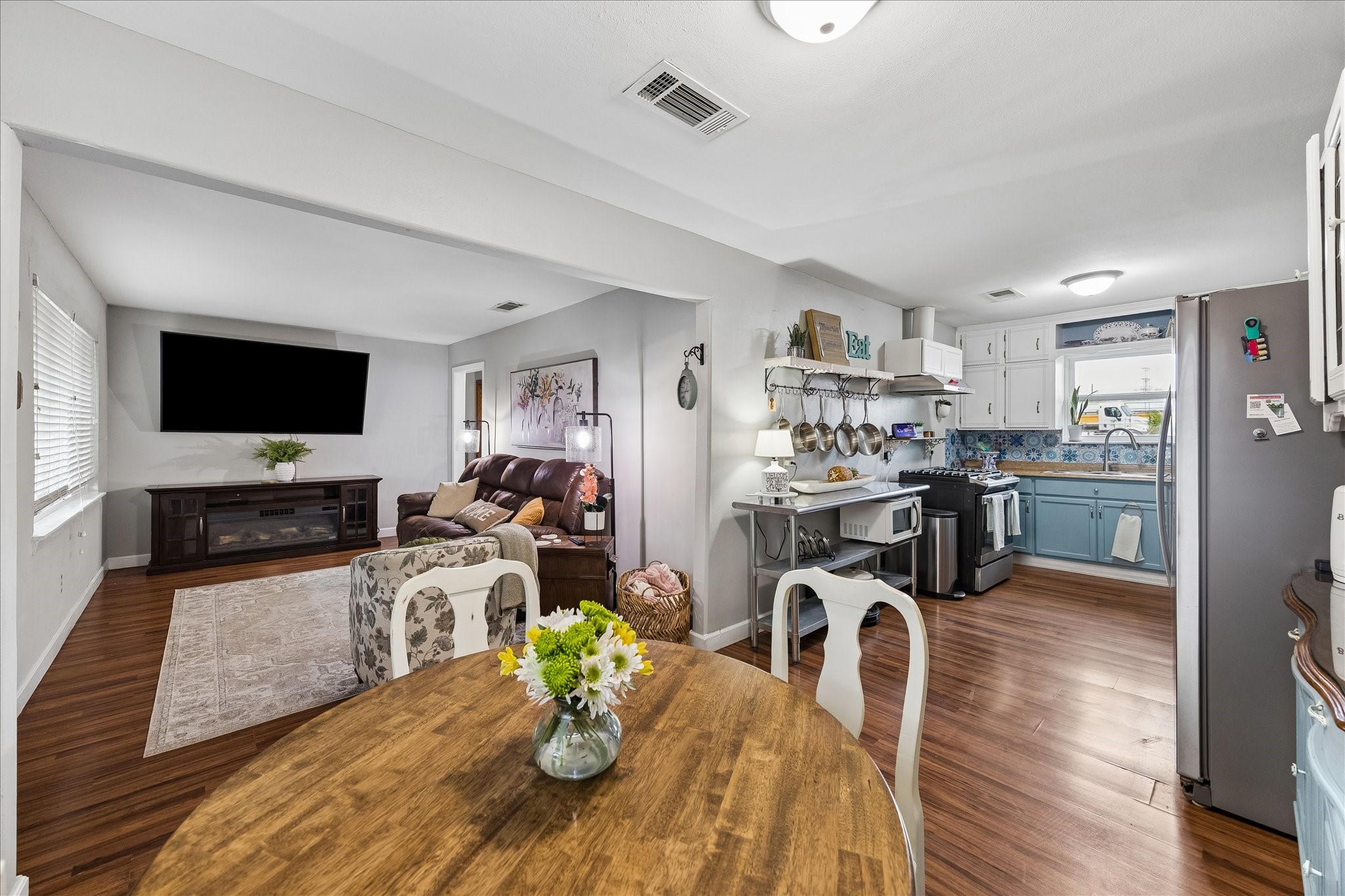 5015 Caplin Street Houston, TX 77026 - Photo 12 of 28 Dining open to living room & Kitchen