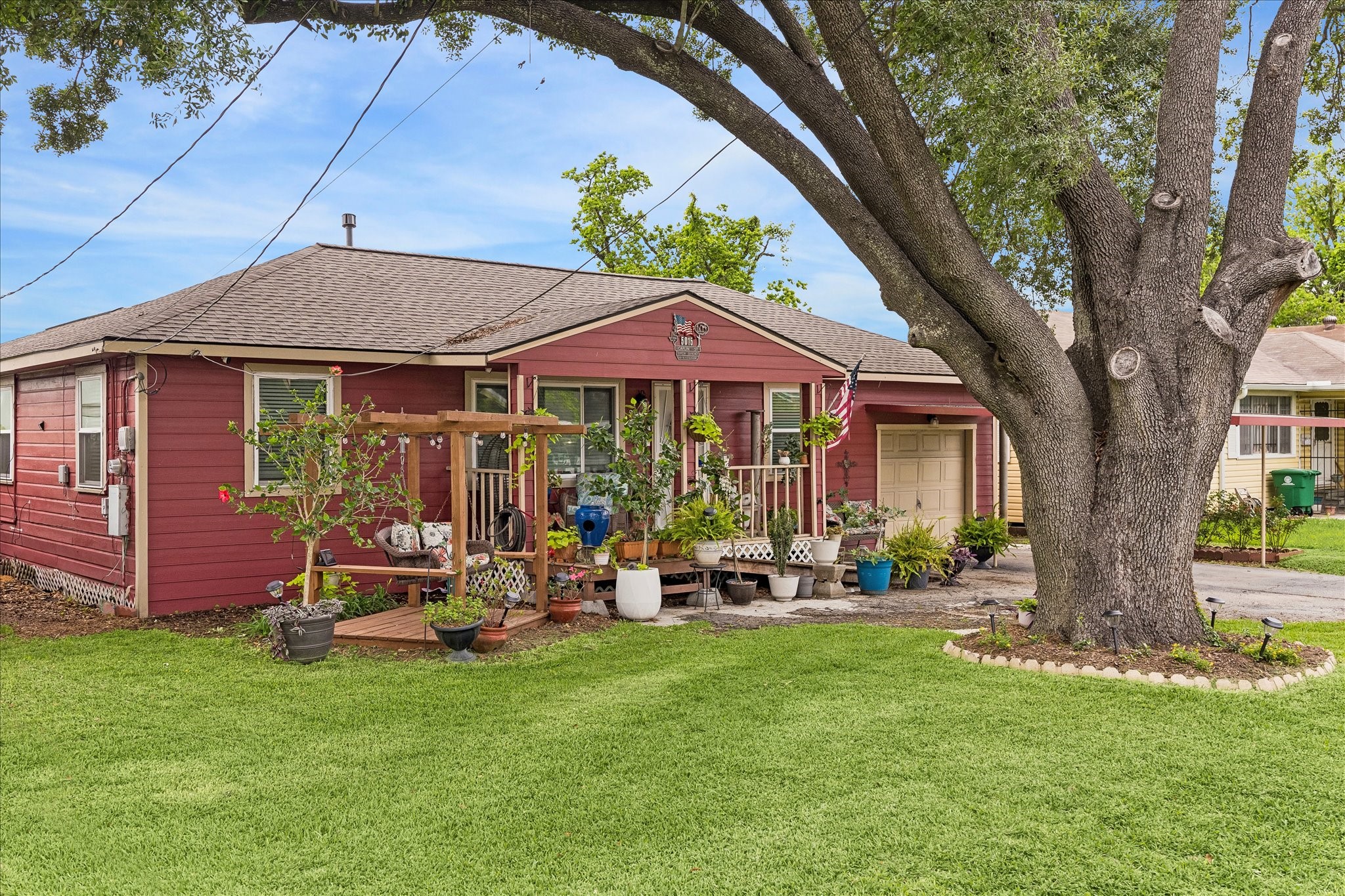5015 Caplin Street Houston, TX 77026 - Photo 2 of 28