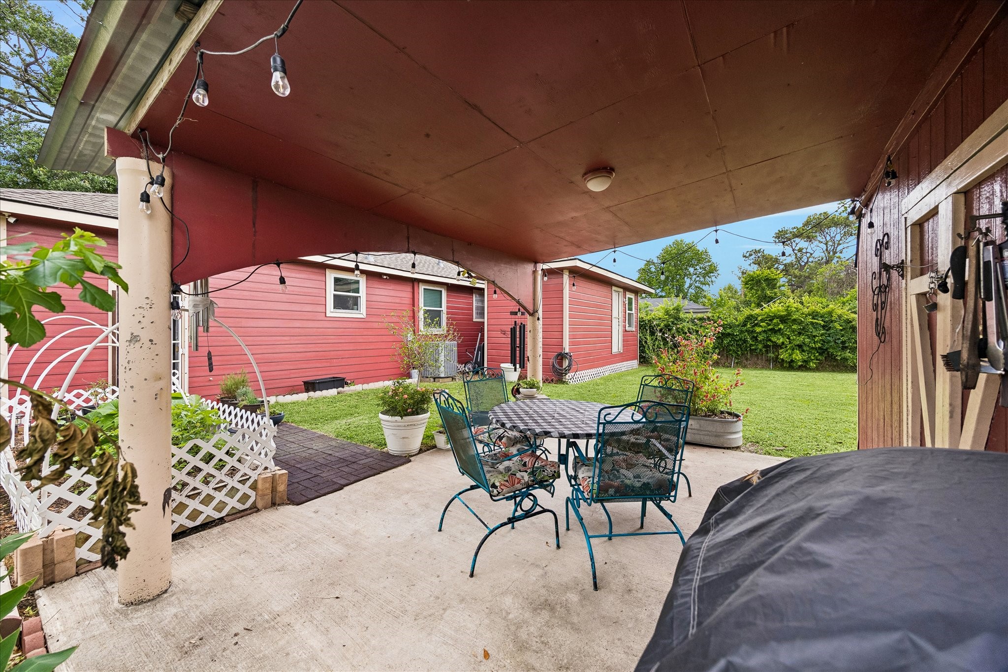 5015 Caplin Street Houston, TX 77026 - Photo 24 of 28 Large Patio connected to Storage