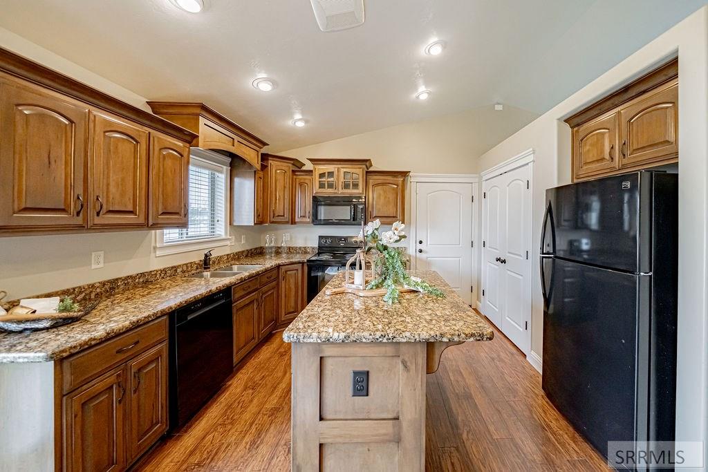 3750 East Ridgeland Drive Idaho Falls, ID 83401 - Photo 11 of 46