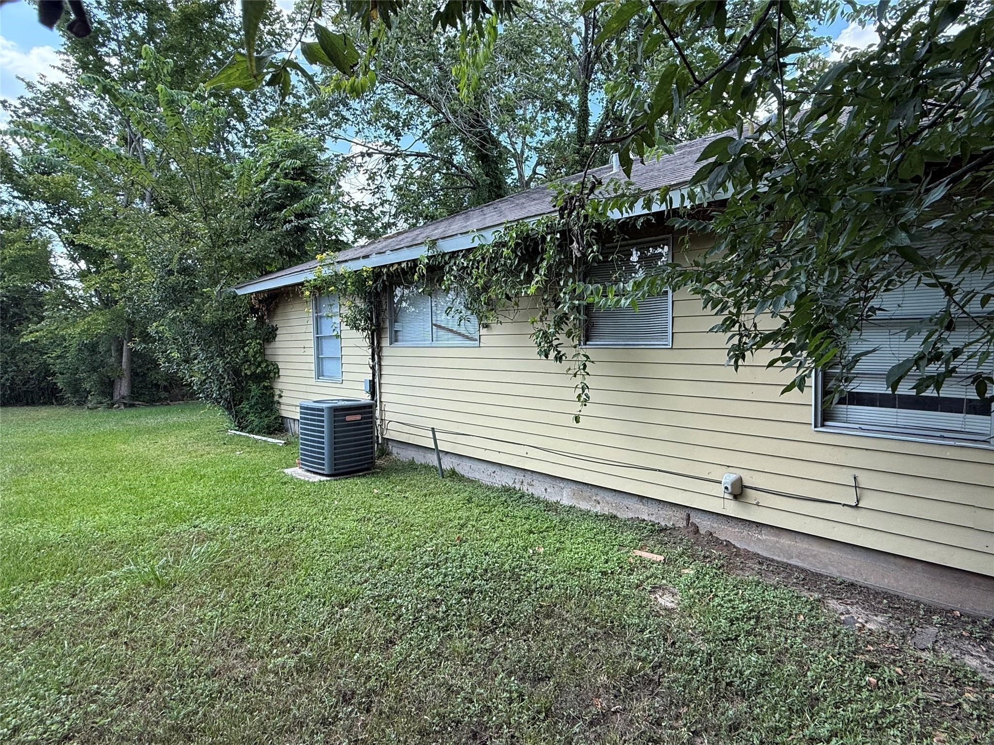 10906 Stover Street Houston, TX 77075 - Photo 18 of 19 a view of a house with a backyard