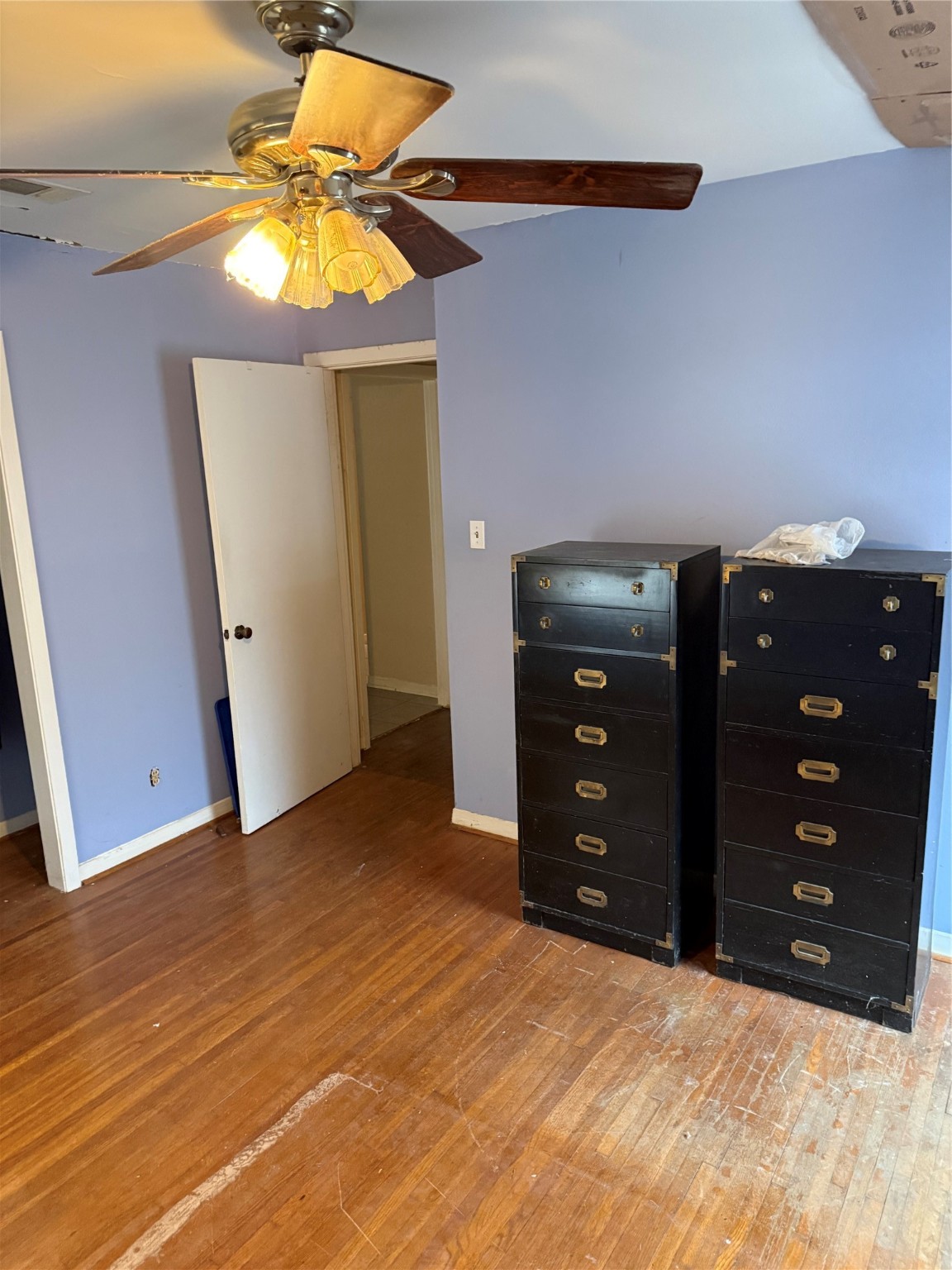 10906 Stover Street Houston, TX 77075 - Photo 10 of 19 an empty room with window and dresser
