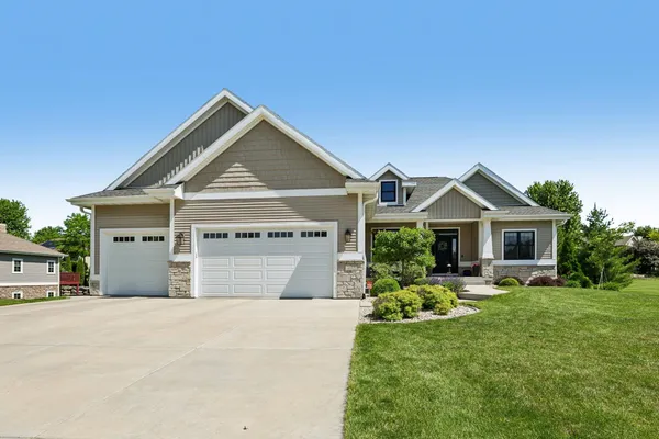 $850,000 | 2113 Peaceful Valley Parkway, Waunakee, WI 53597