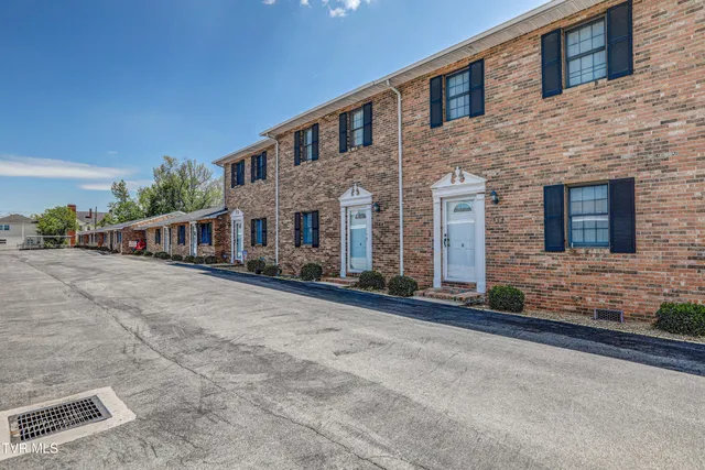 $1,800 | 1544 Jessee Street, Unit H, Kingsport, TN 37664