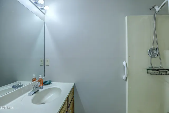 $1,800 | 1544 Jessee Street, Unit H, Kingsport, TN 37664