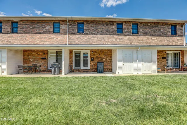 $1,800 | 1544 Jessee Street, Unit H, Kingsport, TN 37664