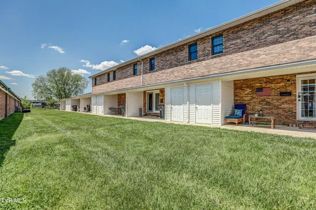 $1,800 | 1544 Jessee Street, Unit H, Kingsport, TN 37664