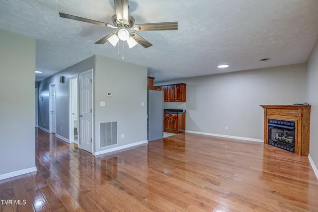 $1,800 | 1544 Jessee Street, Unit H, Kingsport, TN 37664