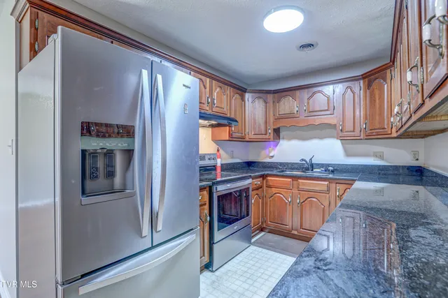 $1,800 | 1544 Jessee Street, Unit H, Kingsport, TN 37664