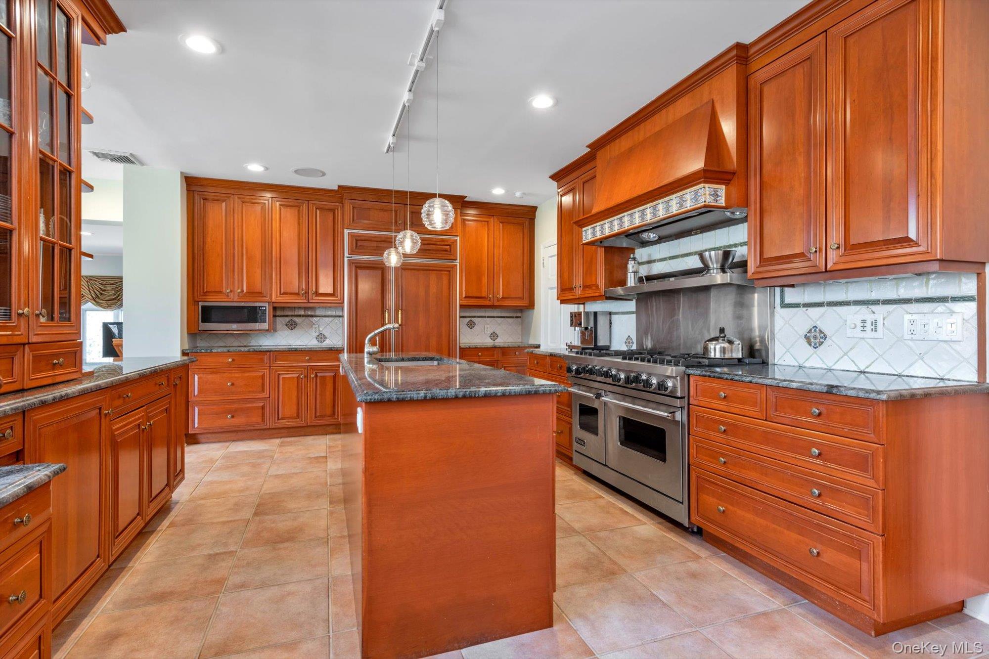 3 Barkers Point Road Port Washington, NY 11050 - Photo 14 of 36