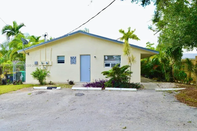 $1,800 | 274 Southwest 9th Street, Unit 2, Dania Beach, FL 33004