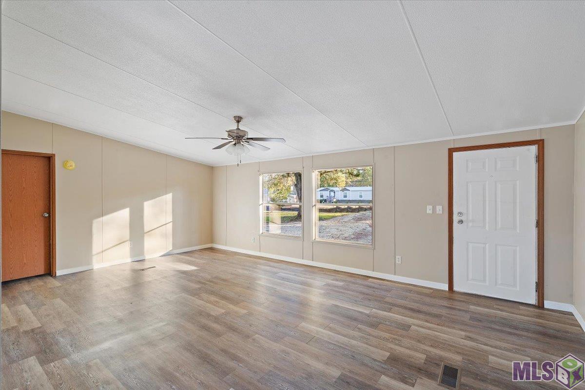 9853 Springfield Road Denham Springs, LA 70706 - Photo 5 of 12