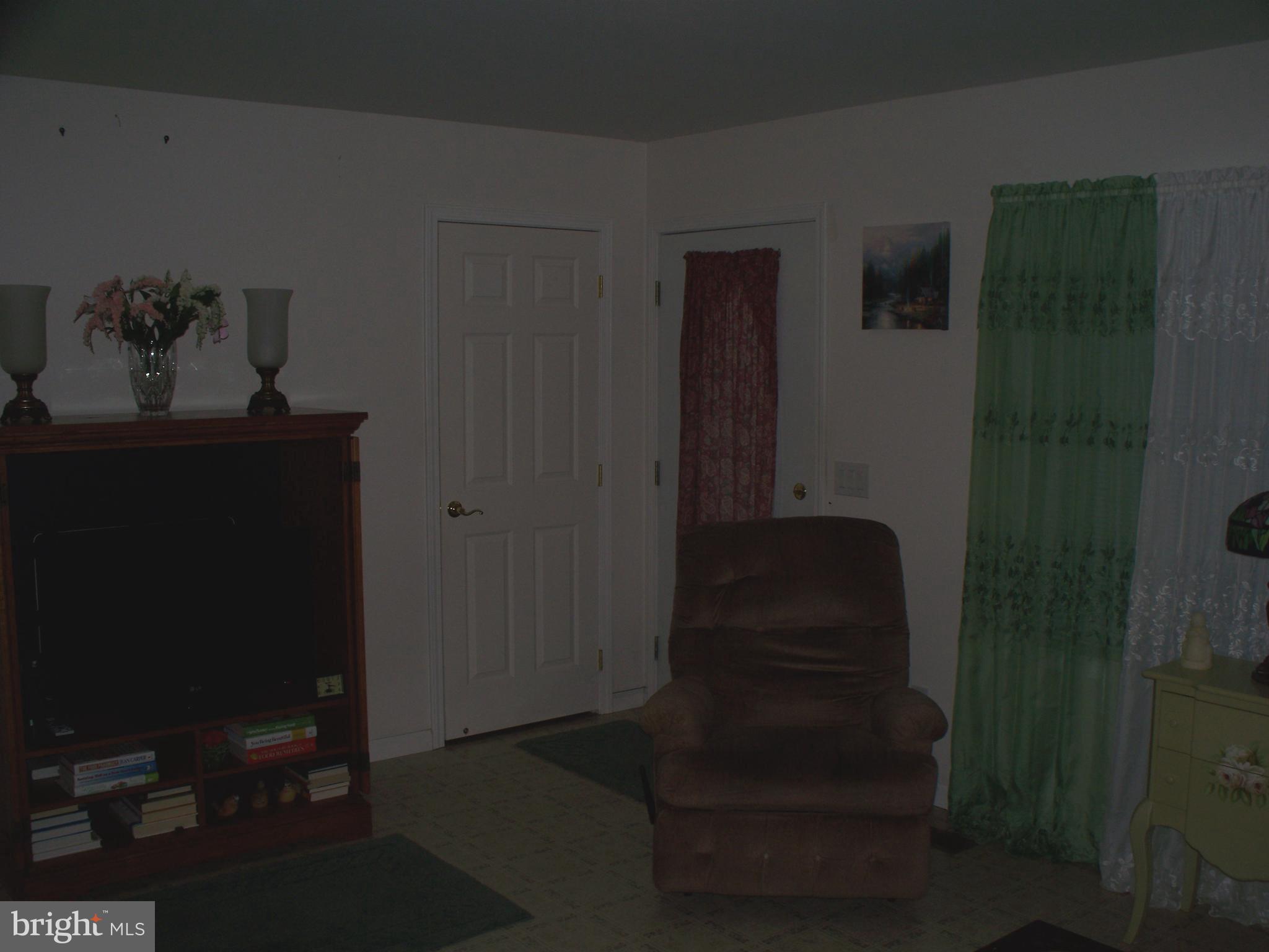 934 Coen Road Street, MD 21154 - Photo 7 of 30 Living Room