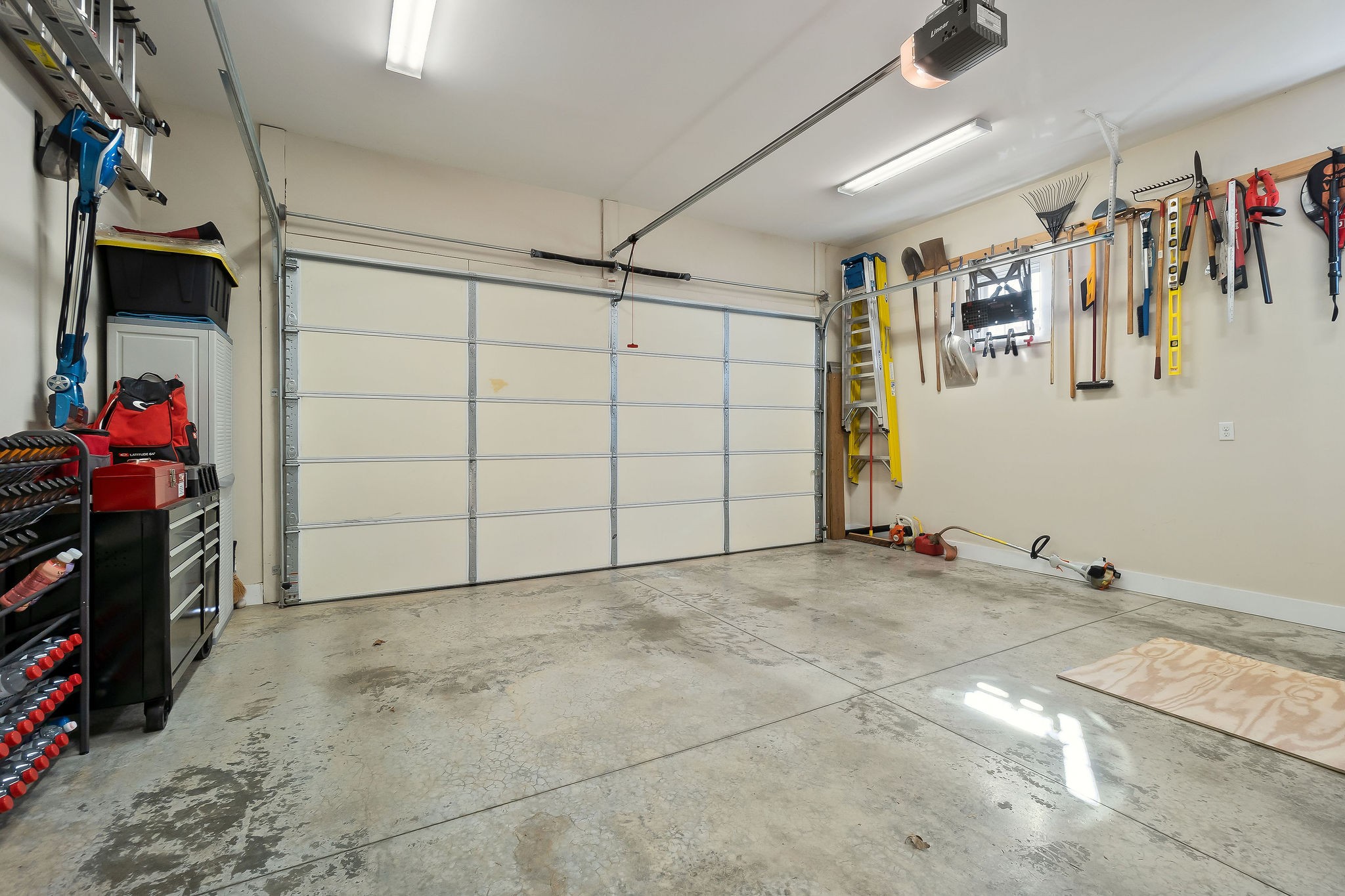 1138 Old Sparta Road Cookeville, TN 38506 - Photo 27 of 39 a view of a garage