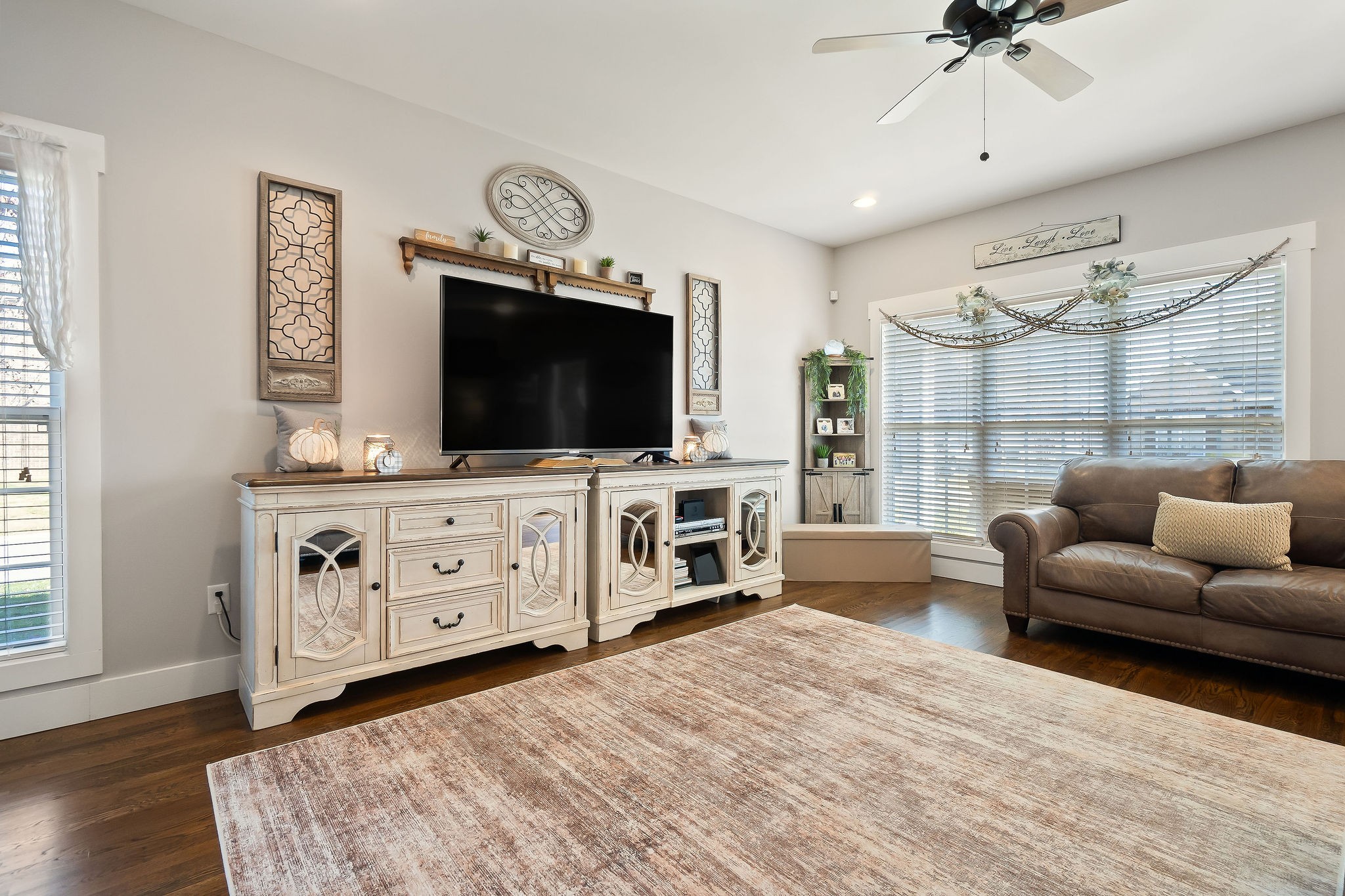 1138 Old Sparta Road Cookeville, TN 38506 - Photo 31 of 39 a living room with furniture and a flat screen tv