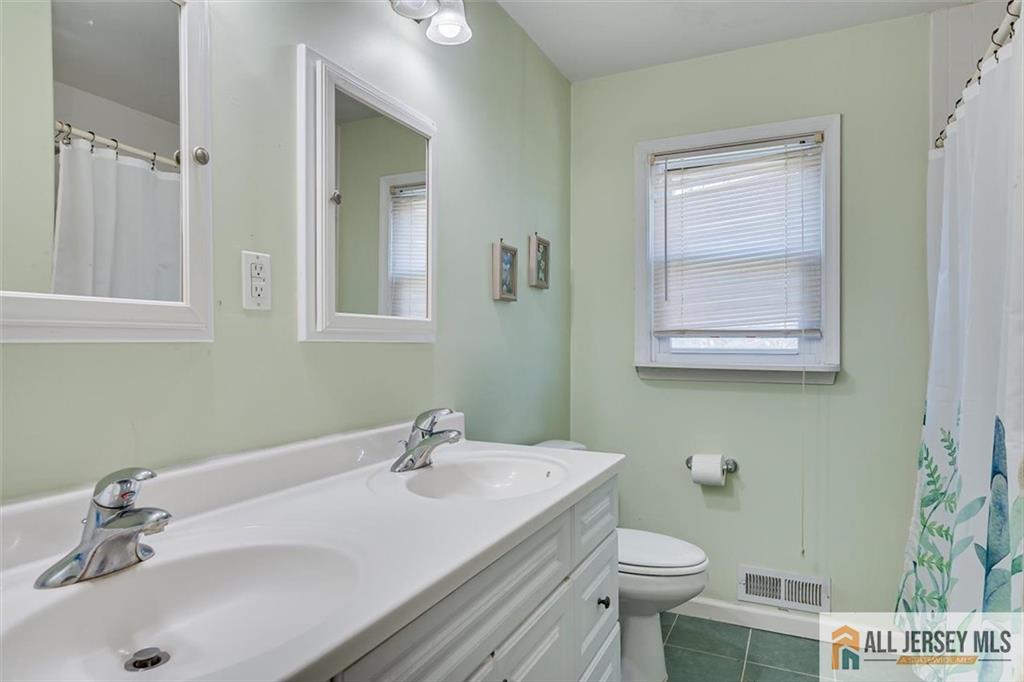 575 Grove Avenue Edison, NJ 08820 - Photo 33 of 36