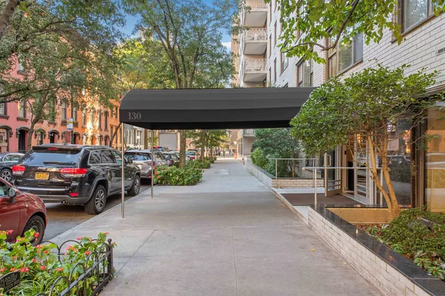 $569,000 | 130 East 18th Street, Unit 14J | Gramercy
