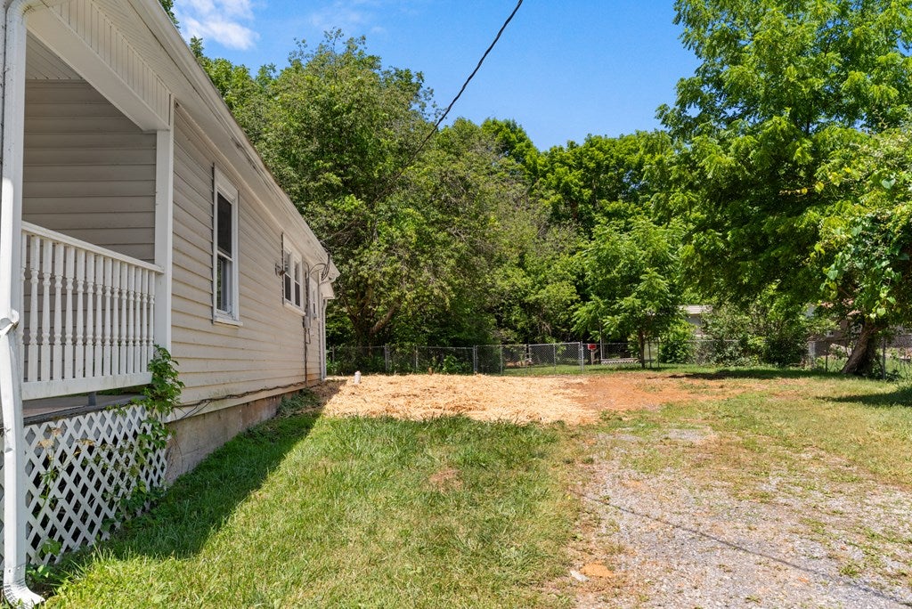 2504 Austinville Road Austinville, VA 24312 - Photo 9 of 20 Gallery Image 9