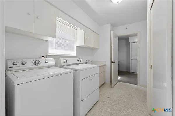 a view of utility room with washer and dryer