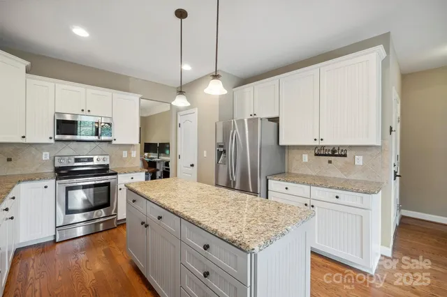 $695,000 | 8137 Caliterra Drive, Charlotte, NC 28227