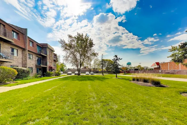 $229,500 | 111 West Brandon Court, Unit E24, Palatine, IL 60067