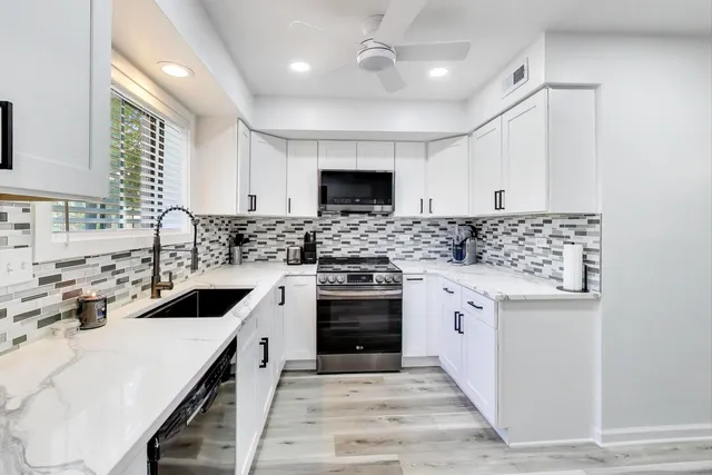 $229,500 | 111 West Brandon Court, Unit E24, Palatine, IL 60067