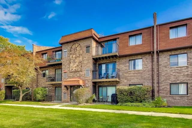 $229,500 | 111 West Brandon Court, Unit E24, Palatine, IL 60067