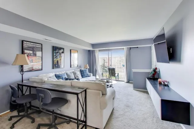 $229,500 | 111 West Brandon Court, Unit E24, Palatine, IL 60067