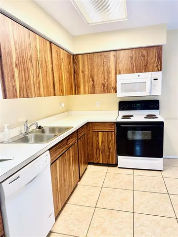 $250,000 | 2208 Bahia Vista Street, Unit F1, Sarasota, FL 34239