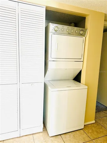 $250,000 | 2208 Bahia Vista Street, Unit F1, Sarasota, FL 34239