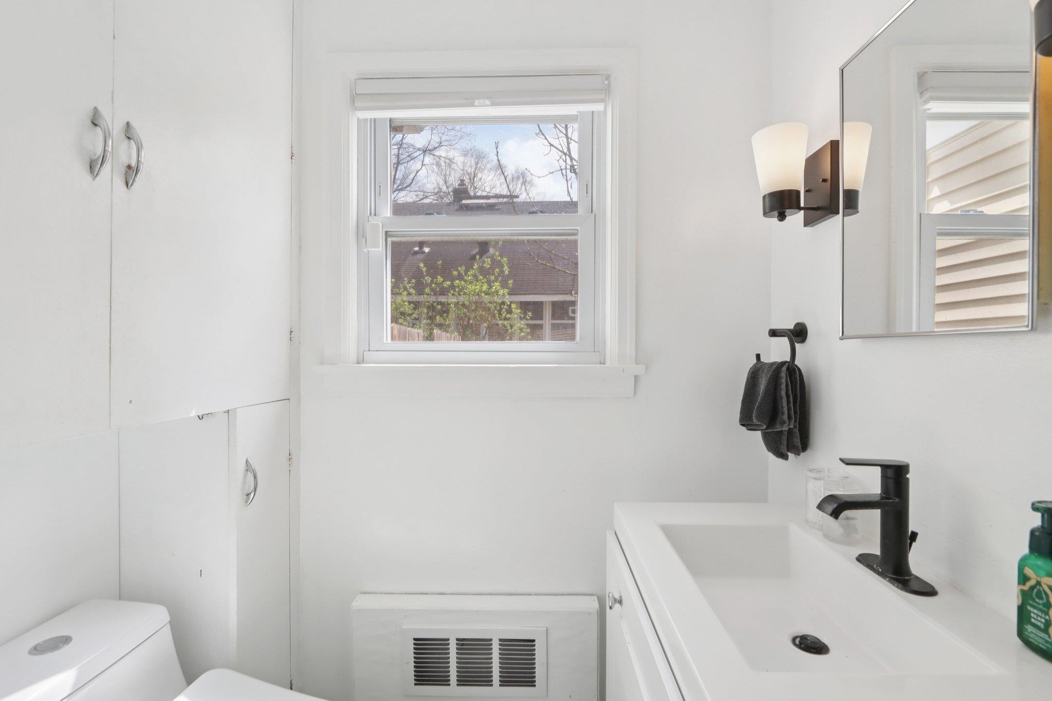 10 South Hillside Terrace Madison, WI 53705 - Photo 13 of 38