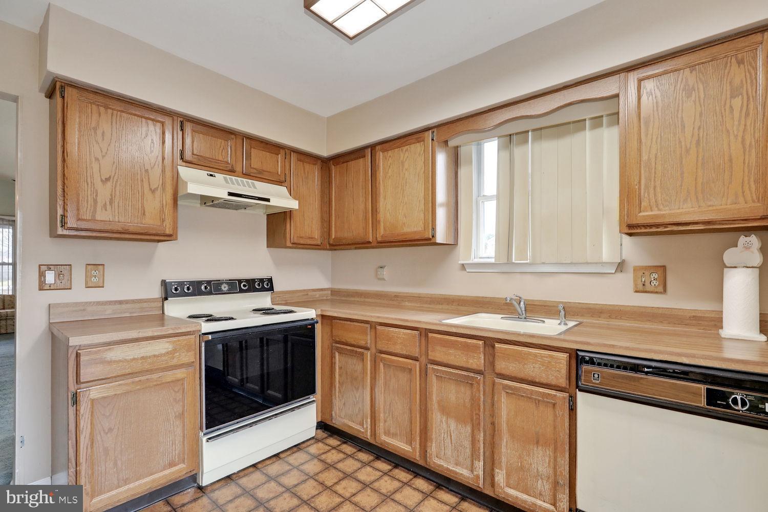 10 Cameron Circle Laurel Springs, NJ 08021 - Photo 14 of 32 Kitchen