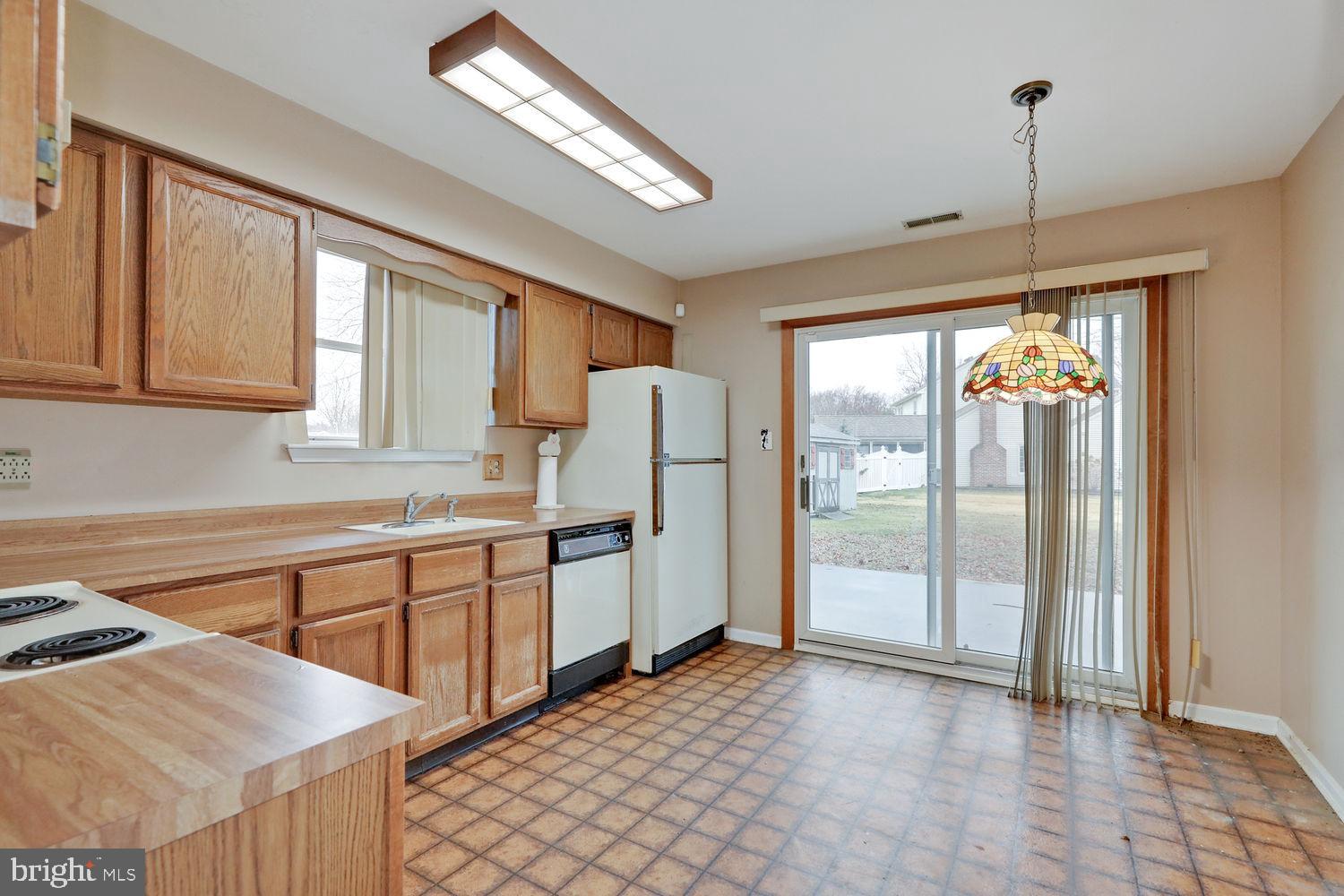 10 Cameron Circle Laurel Springs, NJ 08021 - Photo 15 of 32 Eat-In-Kitchen