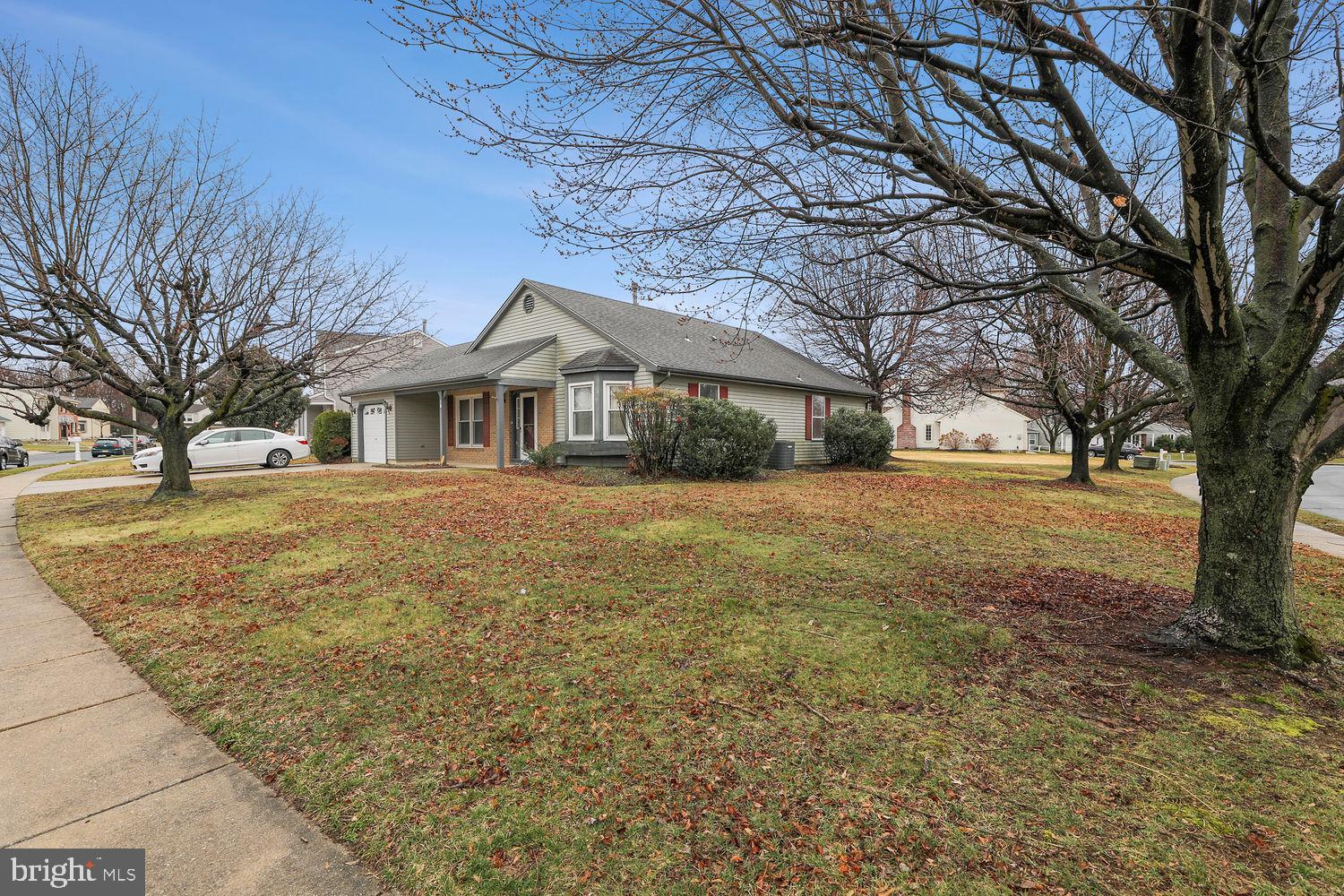 10 Cameron Circle Laurel Springs, NJ 08021 - Photo 4 of 32 Large Corner Lot