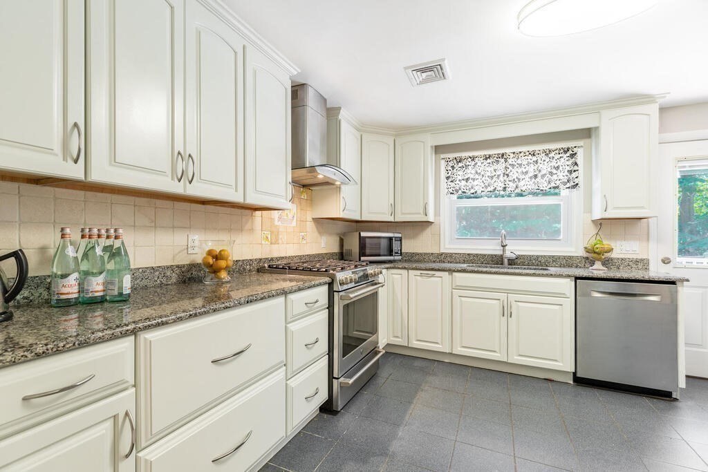5 Tufts Road Lexington, MA 02421 - Photo 8 of 32