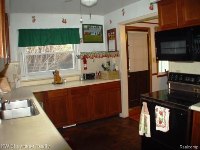 2560 Hillendale Drive Rochester, MI 48309 - Photo 6 of 13 Kitchen