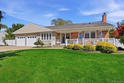 $874,900 | 44 Steven Place, Smithtown, NY 11787