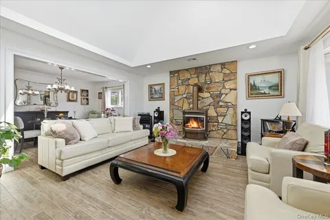 $874,900 | 44 Steven Place, Smithtown, NY 11787