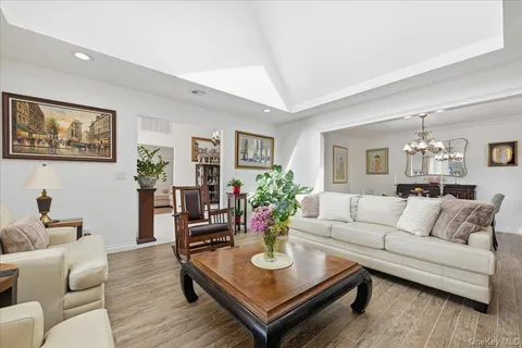 $874,900 | 44 Steven Place, Smithtown, NY 11787